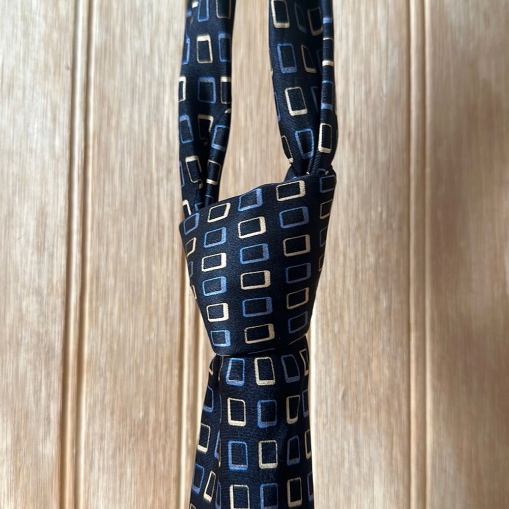 Bill Blass - Navy Blue and Gold Tie